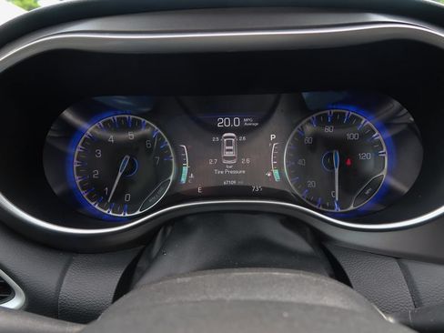 Used 2023 Chrysler Pacifica Touring-L FWD image 27