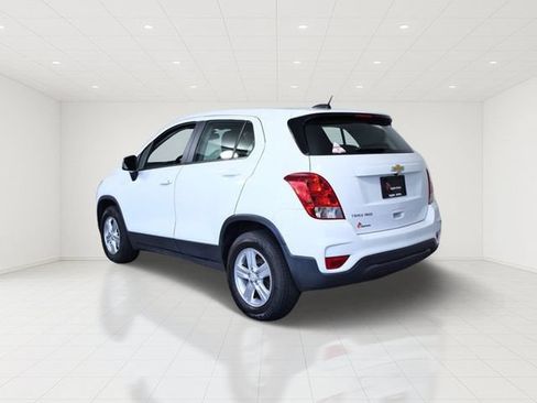 Used 2017 Chevrolet Trax LS AWD/4WD image 4