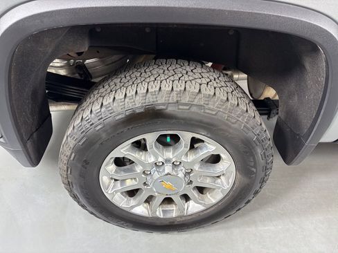 Used 2025 Chevrolet Silverado 2500 LTZ w/ LTZ Premium Package image 12