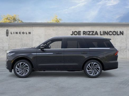 New 2025 Lincoln Navigator Reserve AWD/4WD image 3