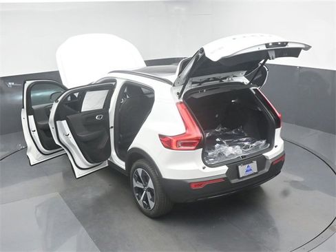 New 2026 Volvo XC40 B5 Core w/ Climate Package image 49