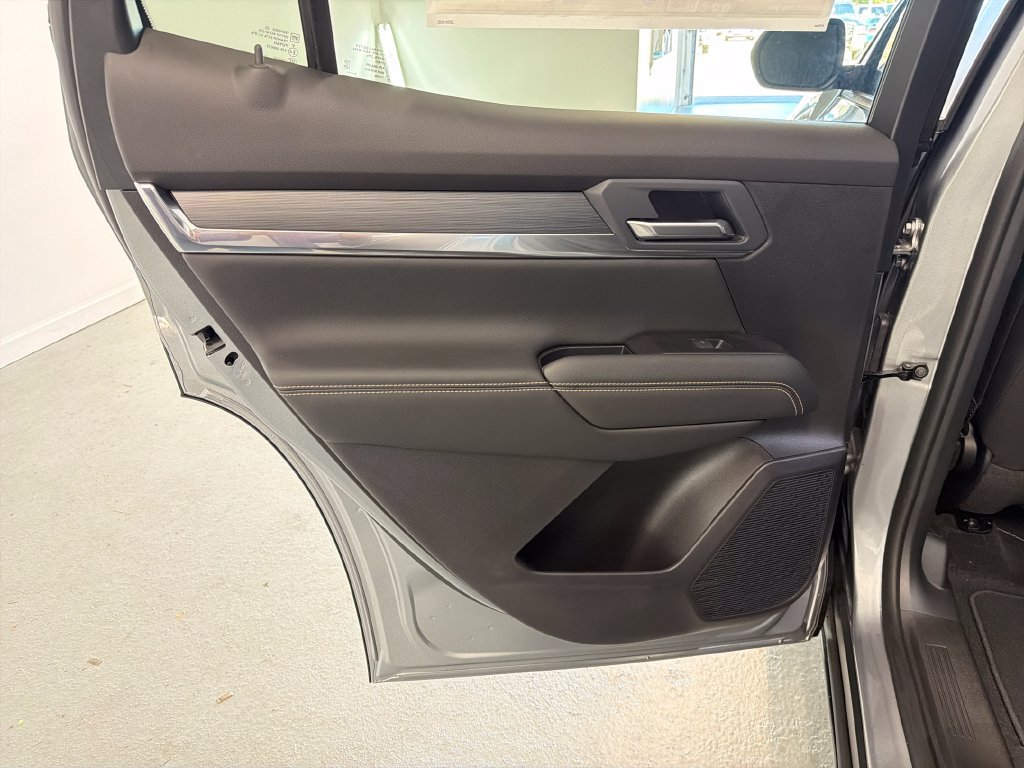 New 2027 GMC Terrain Elevation FWD image 8