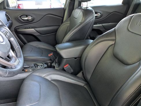 Used 2021 Jeep Cherokee Limited AWD/4WD image 28