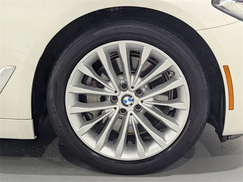 Used 2022 BMW 530i w/ Premium Package image 29