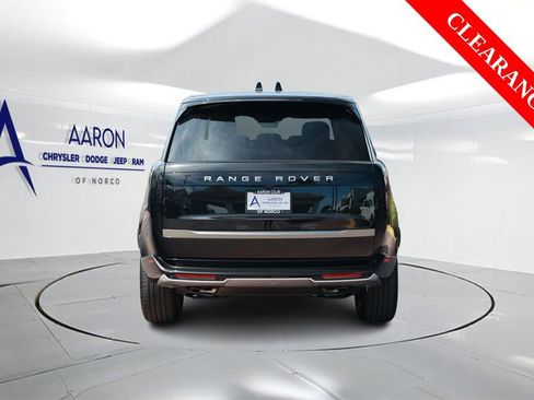 Used 2025 Land Rover Range Rover Long Wheelbase SE AWD/4WD image 3