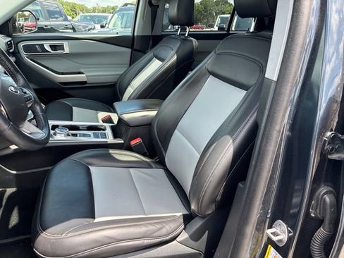 Used 2022 Ford Explorer XLT w/ Equipment Group 202A RWD image 5