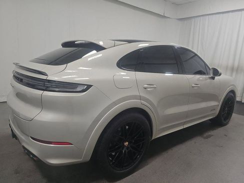 Used 2025 Porsche Cayenne GTS AWD/4WD image 4