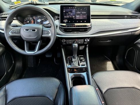 Used 2024 Jeep Compass Latitude AWD/4WD image 11