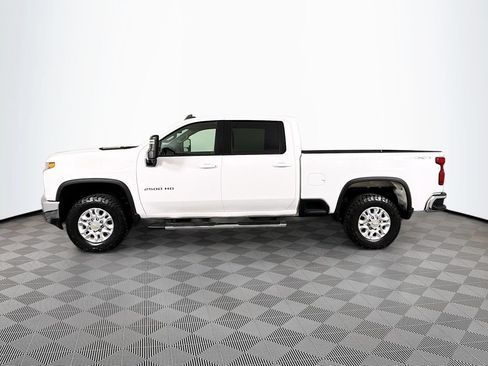 Used 2022 Chevrolet Silverado 2500 LT w/ Fleet Comfort Package AWD/4WD image 4