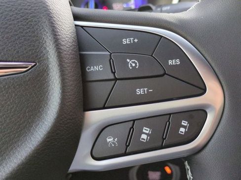 New 2026 Chrysler Pacifica Limited w/ Uconnect Theater Family Group FWD image 27