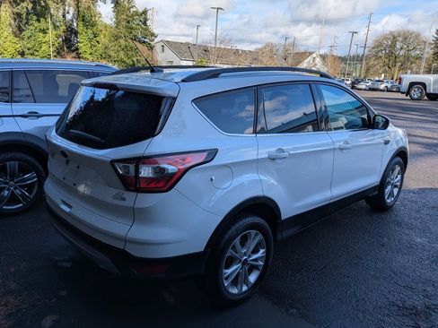 Used 2018 Ford Escape SE image 4