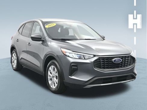 Used 2025 Ford Escape Active w/ Tech Pack #1 image 3