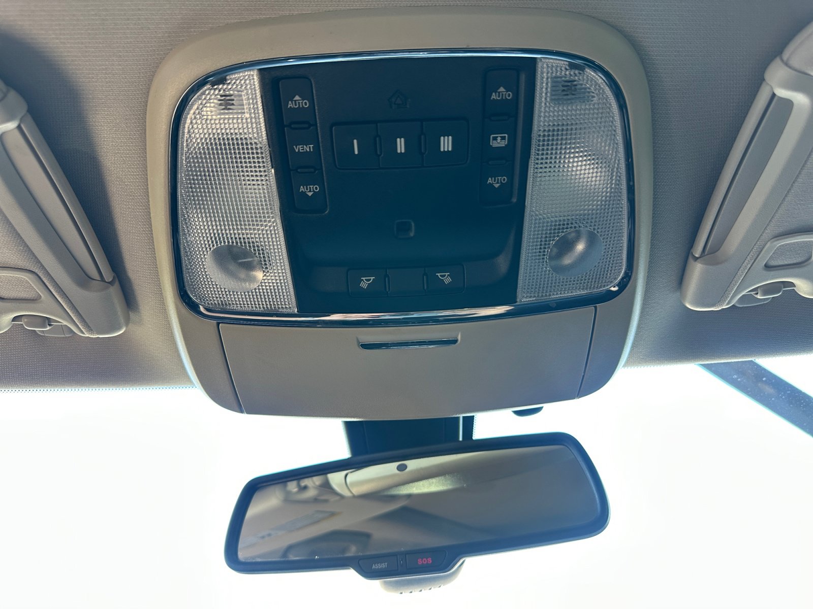 Used 2017 Chrysler 300 Limited w/ Value Package RWD image 16