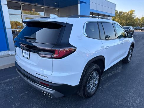 Used 2025 GMC Acadia Elevation image 8