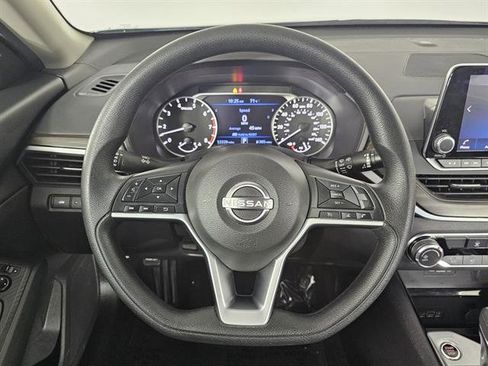 Used 2024 Nissan Altima 2.5 SV image 27