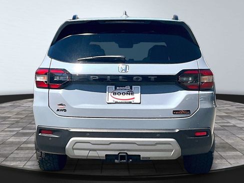 Used 2025 Honda Pilot TrailSport image 4