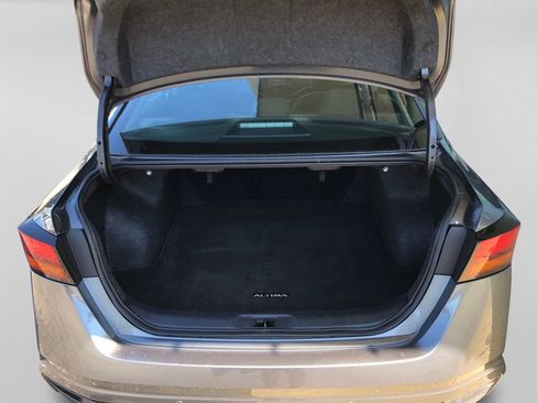 Used 2025 Nissan Altima 2.5 SV FWD image 27