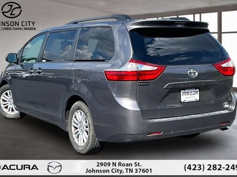 Used 2017 Toyota Sienna XLE FWD image 13