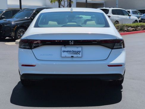 Used 2023 Honda Accord EX image 9