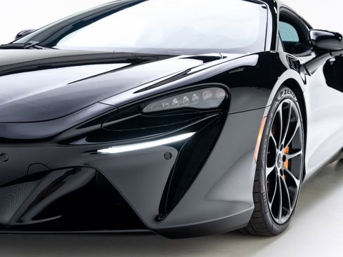 Used 2026 McLaren Artura image 57