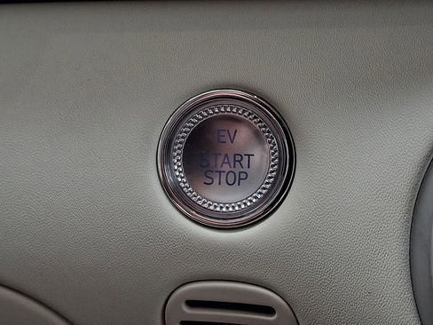 Used 2025 Genesis GV60 Performance image 9