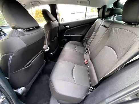Used 2019 Toyota Prius LE image 19