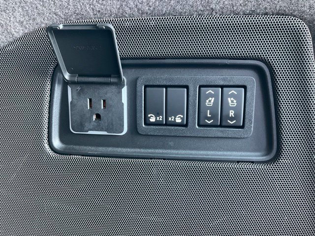 Used 2021 Cadillac Escalade ESV Premium Luxury w/ LPO, Radiant Package AWD/4WD image 27