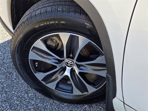 Used 2023 Toyota Highlander XLE image 36