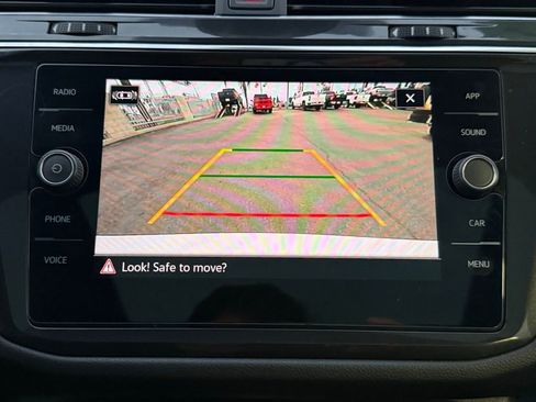 Used 2023 Volkswagen Tiguan SE R-Line image 32