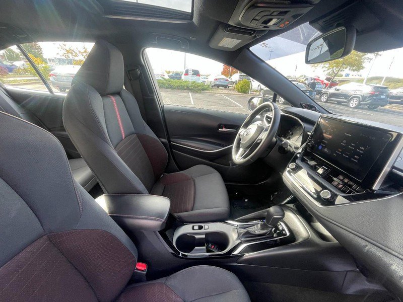 Used 2023 Toyota Corolla SE w/ SE Package FWD image 8