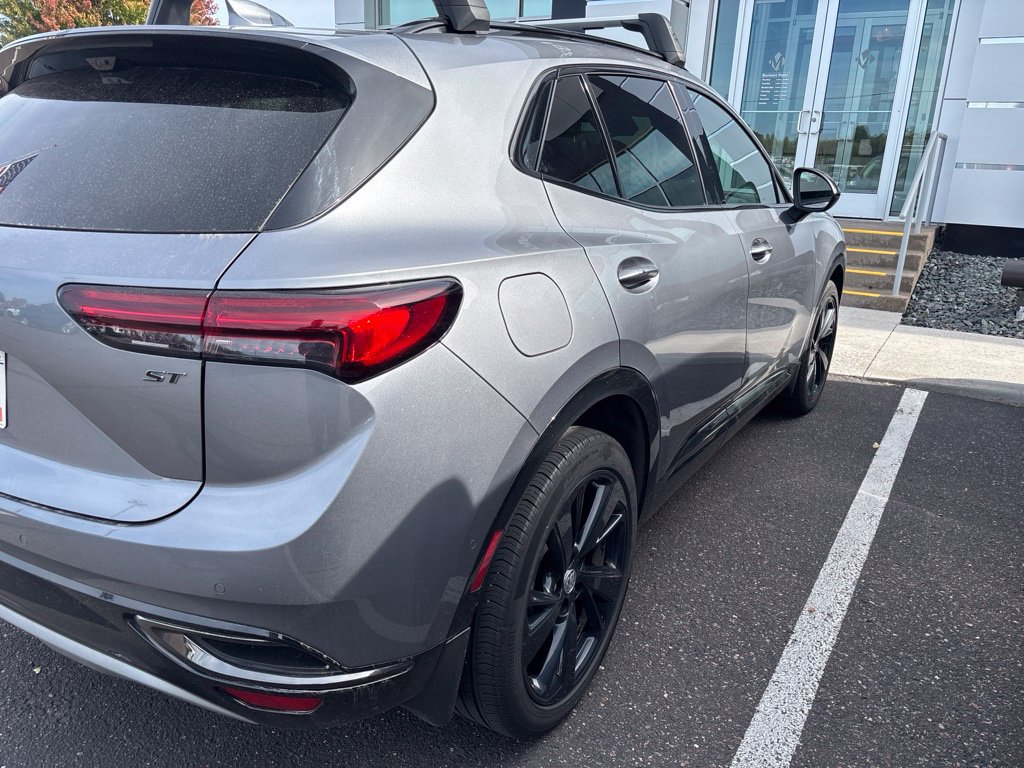 Used 2022 Buick Envision Essence w/ Technology Package II AWD/4WD image 3