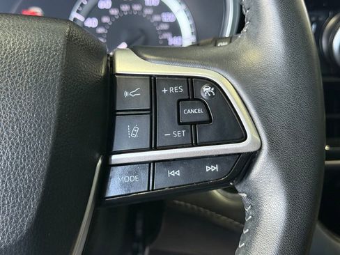 Used 2023 Toyota Highlander XLE image 27