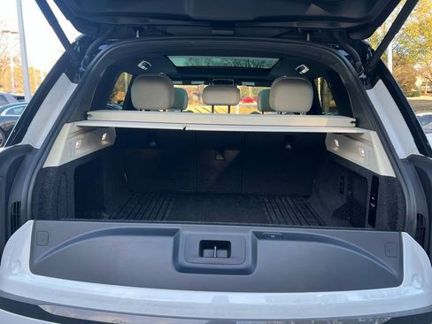 Used 2023 Land Rover Range Rover SE image 11