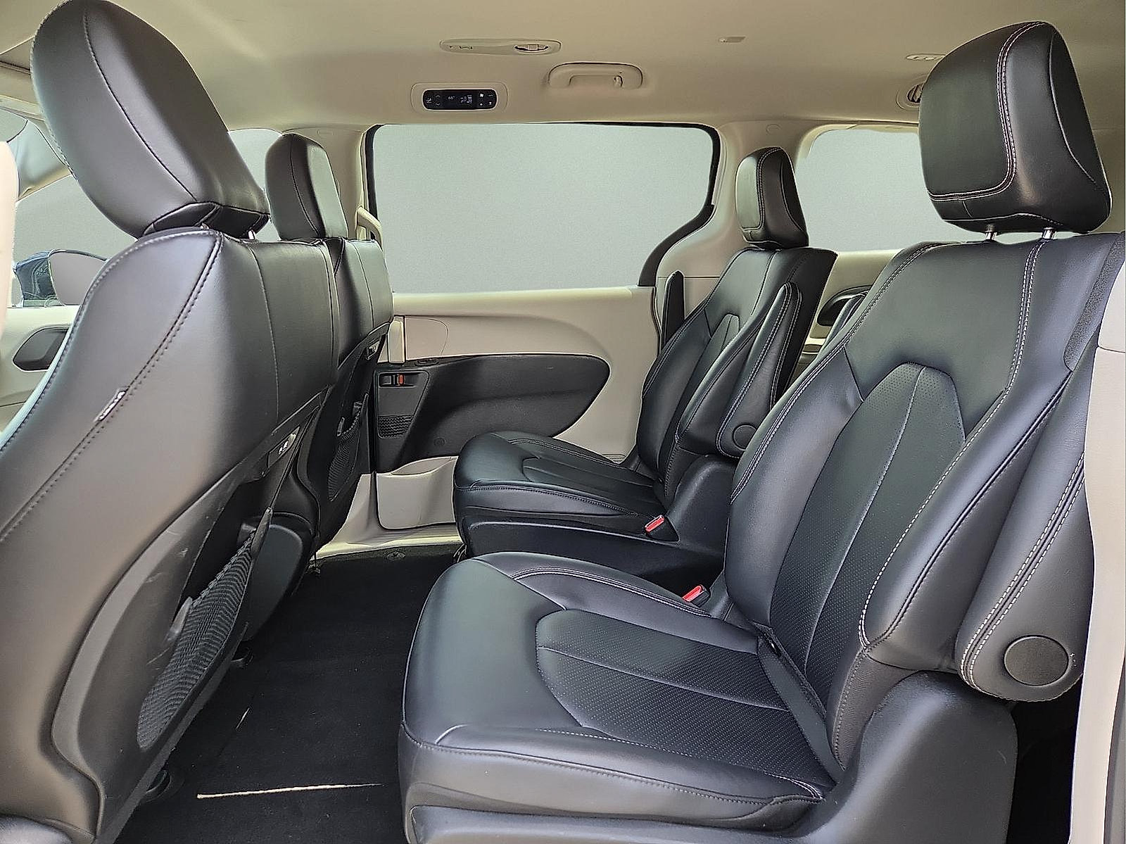 Used 2024 Chrysler Pacifica Limited FWD image 11