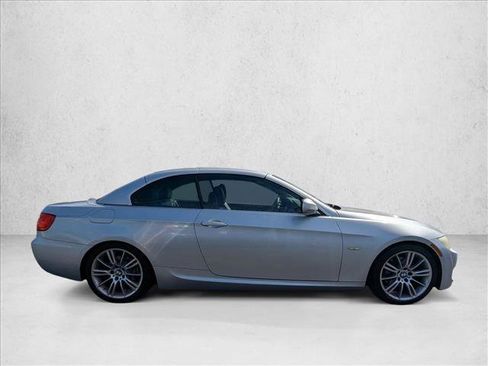 Used 2011 BMW 328i Convertible image 4