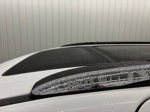 Used 2018 Chrysler Pacifica Limited w/ Tire & Wheel Group FWD image 39