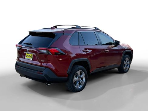 Used 2022 Toyota RAV4 XLE image 5