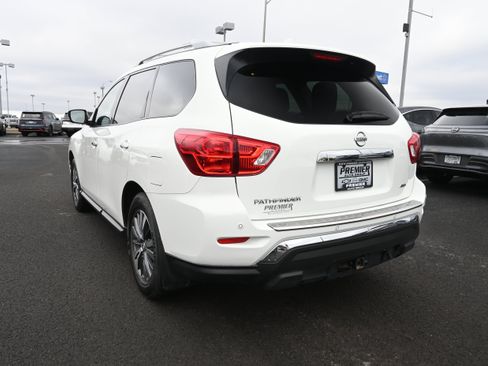 Used 2020 Nissan Pathfinder S image 6