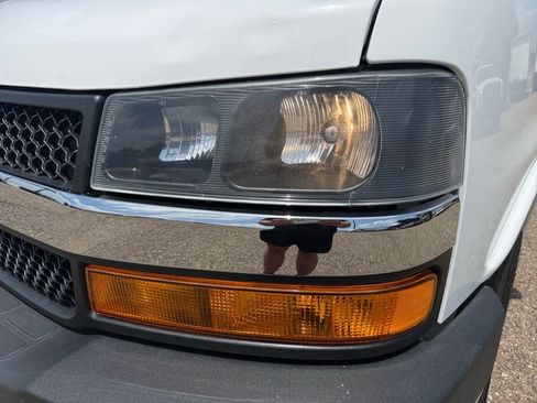 Used 2021 Chevrolet Express 3500 w/ Driver Convenience Package RWD image 28