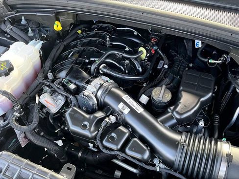 Used 2023 Jeep Grand Cherokee Limited w/ Black Appearance Package image 34