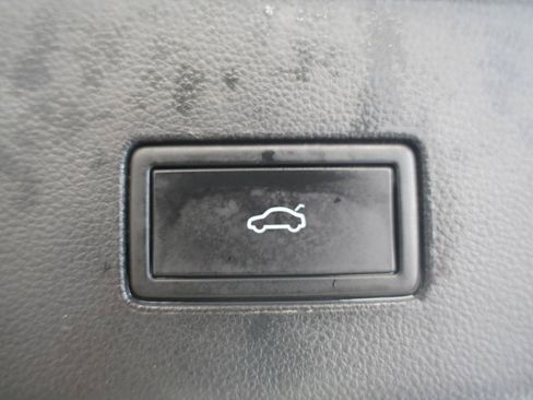 Used 2021 Volkswagen Atlas Cross Sport SE w/ Panoramic Sunroof Package FWD image 37