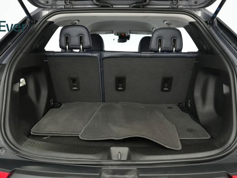 Used 2022 Chevrolet Bolt EUV Premier w/ Super Cruise Package image 8