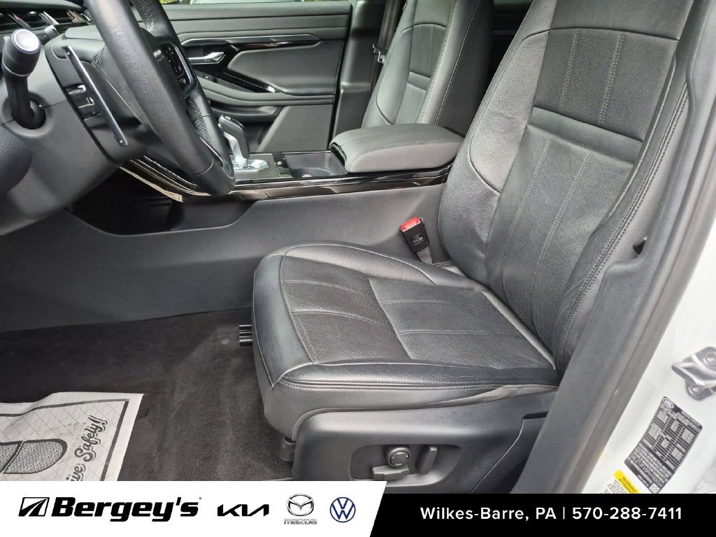 Used 2023 Land Rover Range Rover Evoque R-Dynamic S AWD/4WD image 12