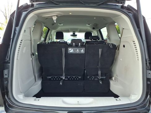 Used 2020 Chrysler Voyager Lxi FWD image 17