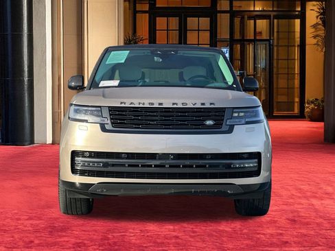 Used 2024 Land Rover Range Rover Long Wheelbase Autobiography image 7