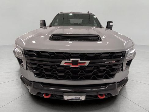 Used 2025 Chevrolet Silverado 2500 ZR2 w/ Technology Package AWD/4WD image 13