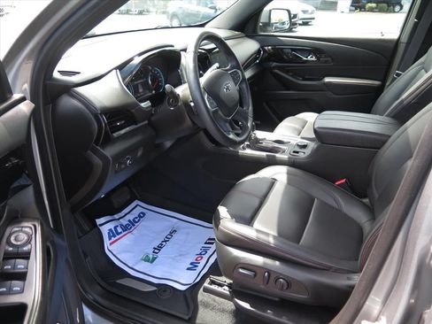 Used 2023 Chevrolet Traverse RS w/ LPO, Floor Liner Package AWD/4WD image 9