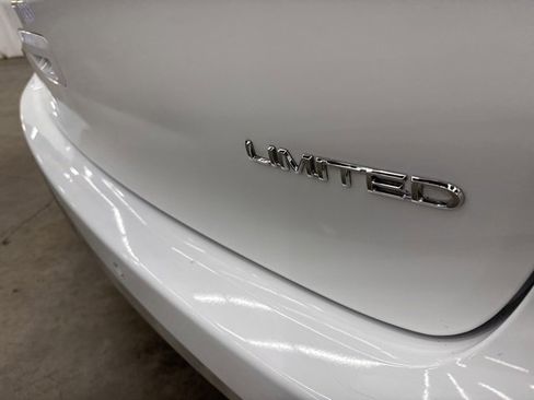 Used 2020 Chrysler Pacifica Limited image 22