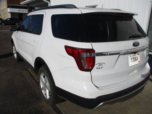 Used 2016 Ford Explorer XLT w/ Equipment Group 202A image 7