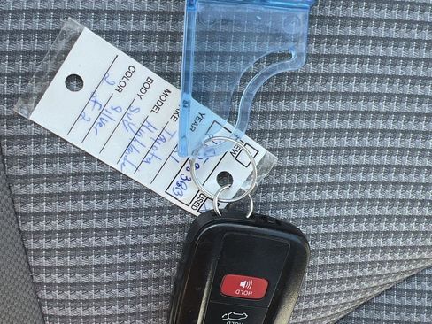 Used 2021 Toyota Highlander LE image 37